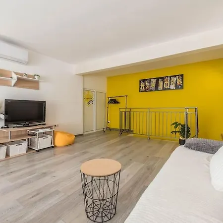 Artistic Space Near Chataldzha Appartamento