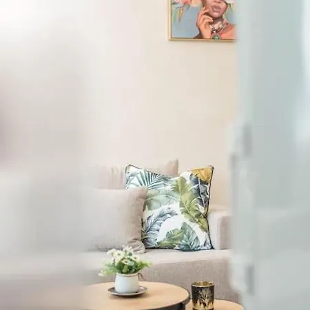 Apartment Artistic Space Near Chataldzha Varna